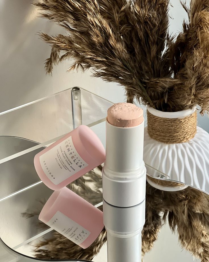 قناع الطين المصغر للمسام بخلاصة السينتيلا – SKIN1004 Madagascar Centella Pore-Minimizing Quick Clay Stick Mask