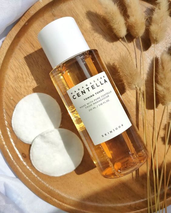 تونر موازن ومهدئ للبشرة بالسينتيلا – SKIN1004 Madagascar Centella Toning Toner