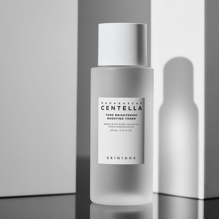 تونر سنتيلا للتفتيح وتعزيز إشراقة البشرة - SKIN1004 Madagascar Centella Tone Brightening Boosting Toner